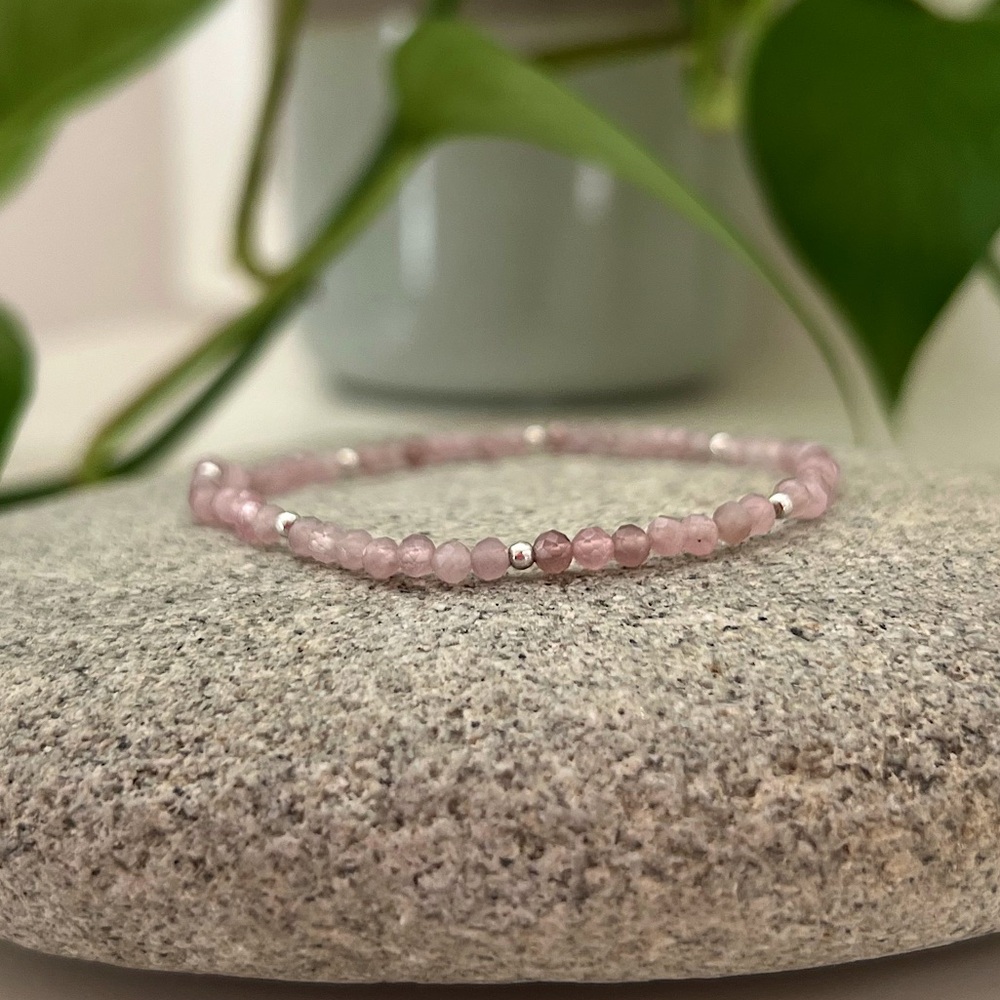 NWT Madagascar Rose Quartz Minimalist Bracelet 💜